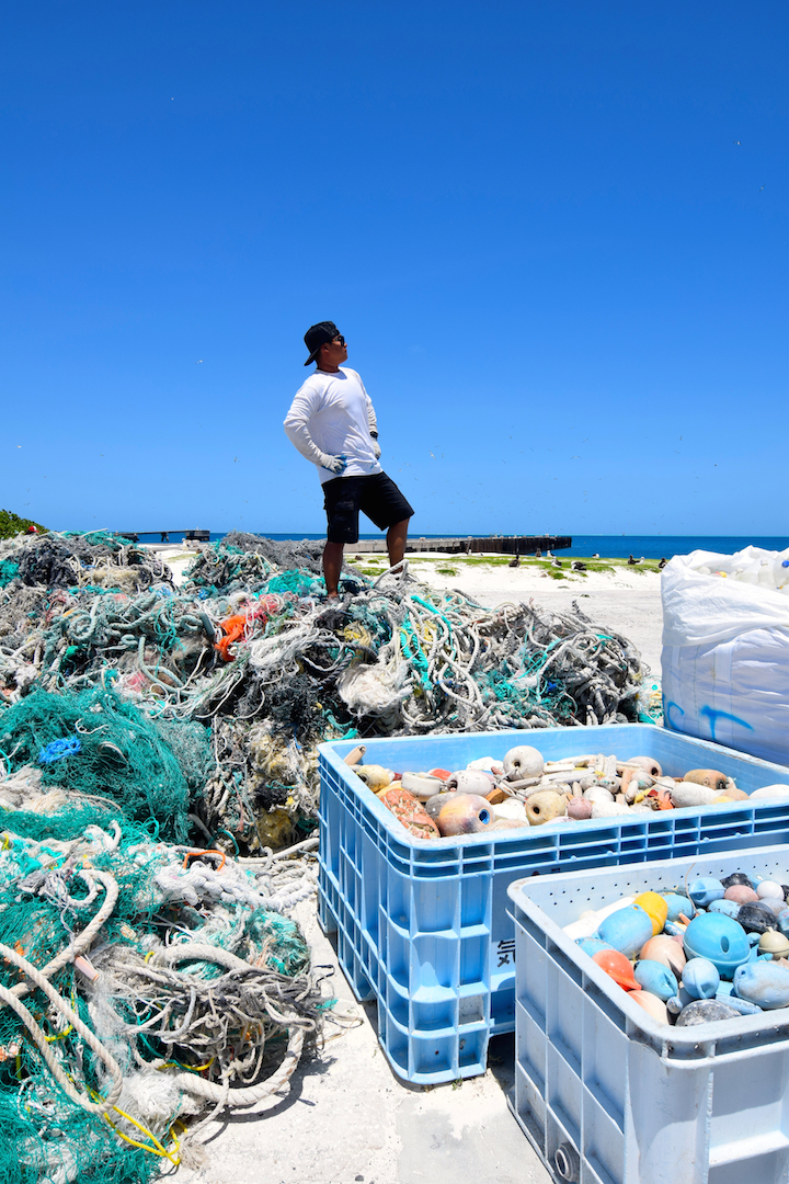 Midway, Atoll, Island, Northwestern, Hawaiian, beach, clean up, marine, debris, plastic, nets, floats, fishing, removal