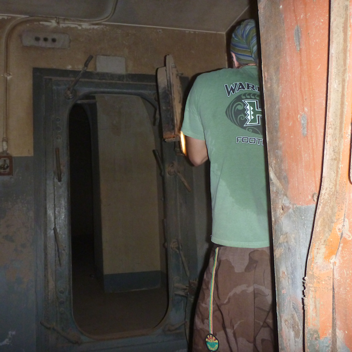 Hawaii, Oahu, WW2, World War, 2, two, bunker, battery, Arizona, Ship, USS, Guns, Coastal, Defense, Bomb, Shelter, Fallout, Vault, 101, 111, Military, Navy, Army, Abandoned, secret, hidden, lost, water tight, air tight, door, ship door