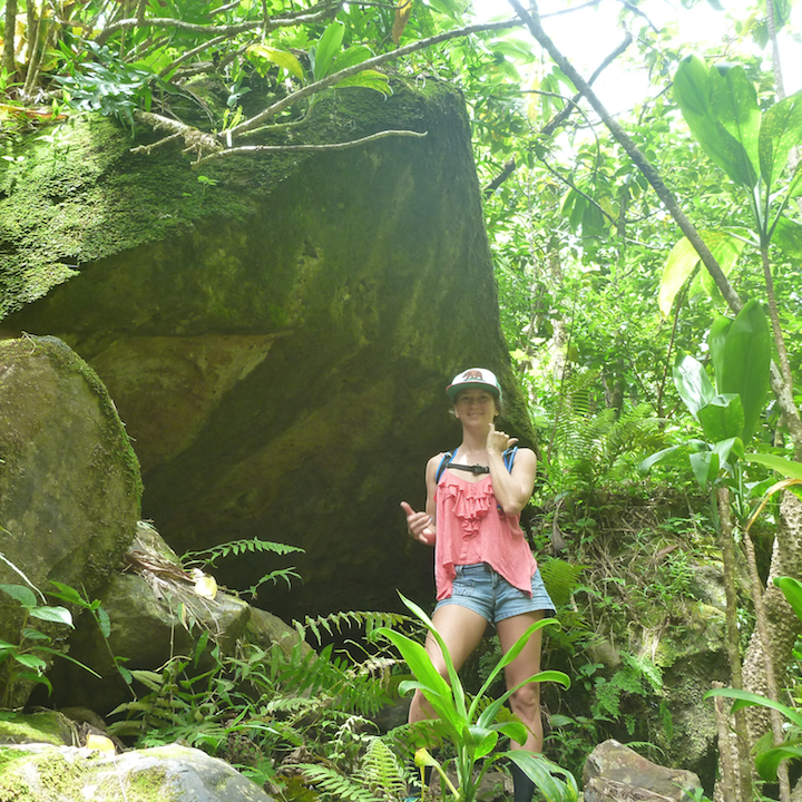 Hiker, hawaii, Oahu, koloa gulch, large stones, avalanche, falling rocks