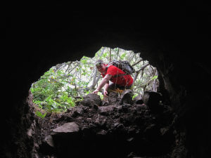 Hawaii, Oahu, Caves, Hiking, Waimalu, ditch, McCandless ditch, tunnel, irrigation, caving, spelunking, underground, underworld