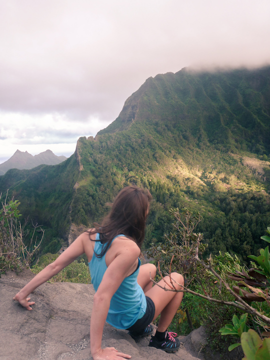 Hawaii, Oahu, Hike, Trek, Cliff, Koolau, Mountain, Ridge, Island, Razor back, Pali, lookout, puka, Pali Puka, beautiful, girl, woman, scenery, view